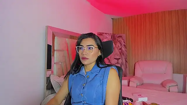 Snapshot of katemooss_ chatting on November 22, 12:26 pm katemooss online show from November 22, 12:26 pm