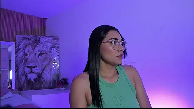 katemooss  online show from February 9, 1:04 pm