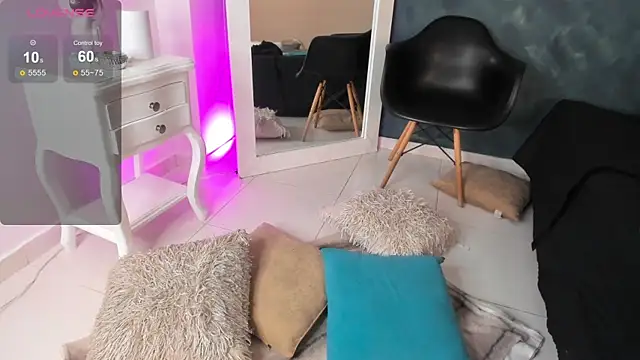 BellaRooux online show from December 18, 12:33 pm