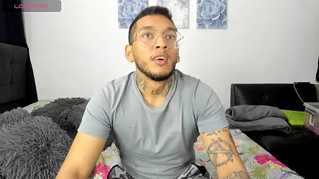 ariannawil online show from December 15, 12:37 am