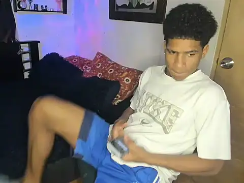 Snapshot of JUANBIGCOCK21CM chatting on December 2, 11:56 pm JUANBIGCOCK21CM online show from December 2, 11:56 pm