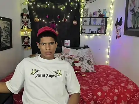 Snapshot of JUANBIGCOCK21CM chatting on December 14, 4:01 pm JUANBIGCOCK21CM online show from December 14, 4:01 pm