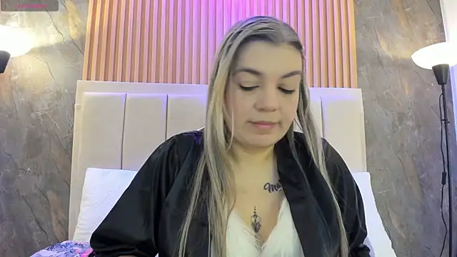 Snapshot of gala_montes_30 chatting on November 28, 6:43 pm gala montes 30 online show from November 28, 6:43 pm