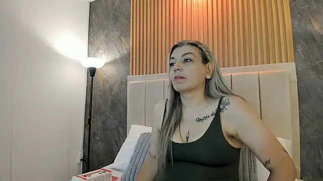 Snapshot of gala_montes_30 chatting on December 5, 7:10 pm gala montes 30 online show from December 5, 7:10 pm