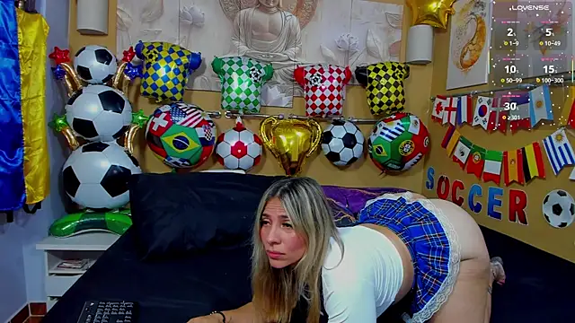 Snapshot of CamilaBliss chatting on June 20, 11:18 pm CamilaBliss online show from June 20, 11:18 pm