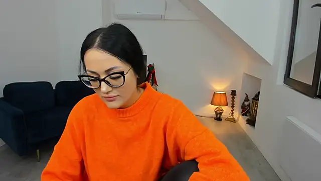 Snapshot of AnyaEvy chatting on December 2, 5:02 am AnyaEvy online show from December 2, 5:02 am