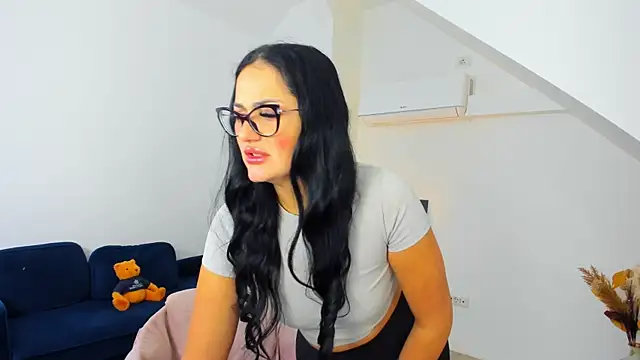 Snapshot of AnyaEvy chatting on March 2, 5:08 am AnyaEvy online show from March 2, 5:08 am