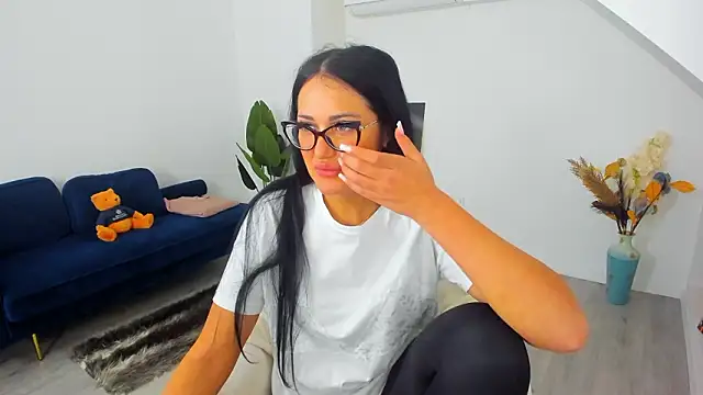 Snapshot of AnyaEvy chatting on March 12, 5:13 am AnyaEvy online show from March 12, 5:13 am