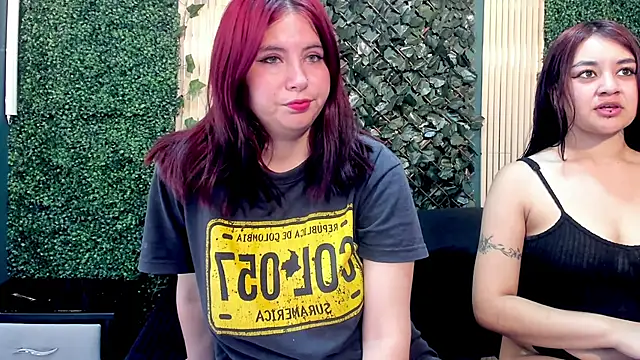 Snapshot of Lucy_and_Karoline chatting on November 20, 1:00 pm Lucy and Karoline online show from November 20, 1:00 pm