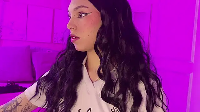 Lynaa love online show from January 6, 2:43 pm