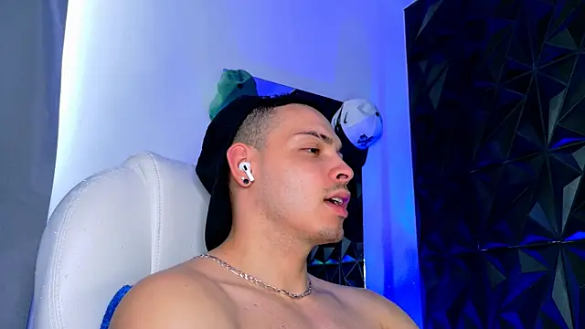 Maxwell Dupont online show from January 13, 9:20 pm