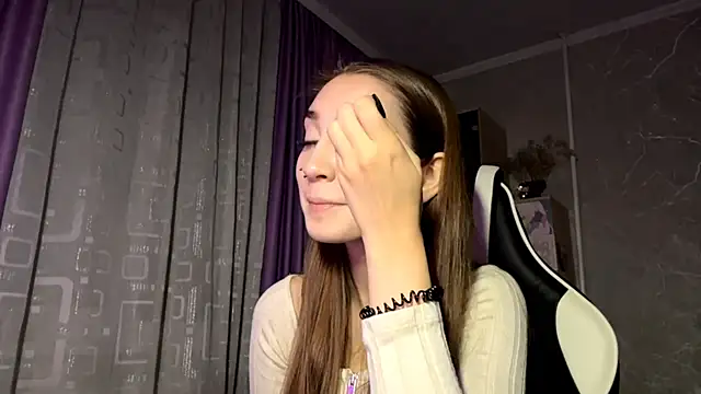 Snapshot of HollyPaw chatting on November 10, 6:40 pm HollyPaw online show from November 10, 6:40 pm