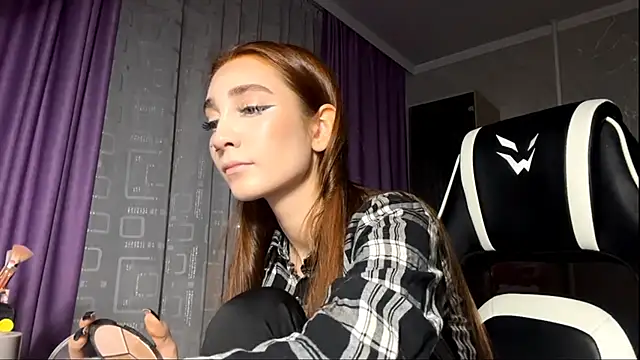 Snapshot of HollyPaw chatting on November 14, 6:06 pm HollyPaw online show from November 14, 6:06 pm