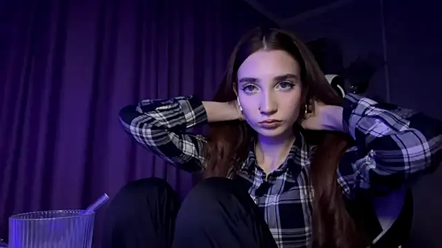 Snapshot of HollyPaw chatting on November 21, 7:34 pm HollyPaw online show from November 21, 7:34 pm