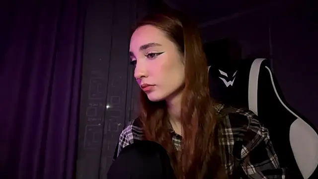 Snapshot of HollyPaw chatting on November 23, 7:46 pm HollyPaw online show from November 23, 7:46 pm