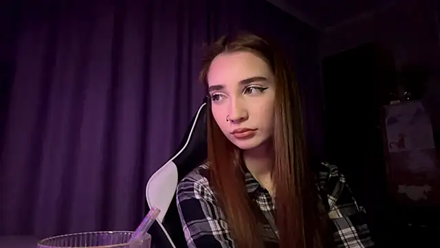 Snapshot of HollyPaw chatting on November 25, 7:03 pm HollyPaw online show from November 25, 7:03 pm