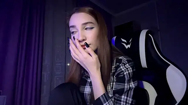 Snapshot of HollyPaw chatting on November 26, 8:43 pm HollyPaw online show from November 26, 8:43 pm