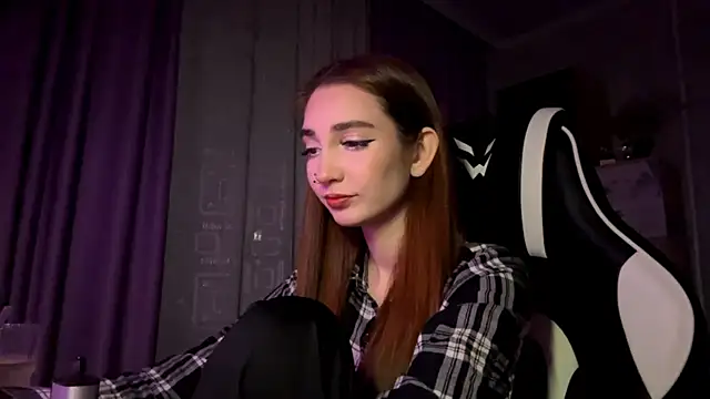 Snapshot of HollyPaw chatting on November 30, 6:56 pm HollyPaw online show from November 30, 6:56 pm