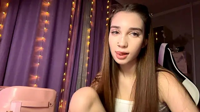 HollyPaw online show from February 4, 10:58 pm