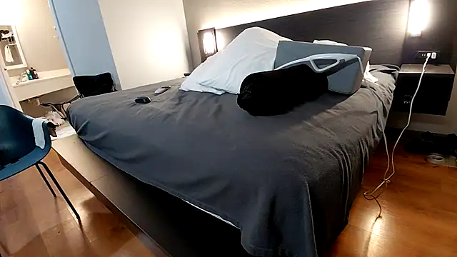 Mreroticking online show from December 20, 2:24 pm