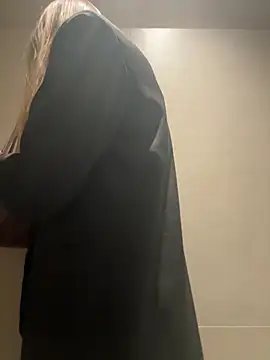 Snapshot of SashaCatt chatting on November 14, 7:40 am SashaCatt online show from November 14, 7:40 am