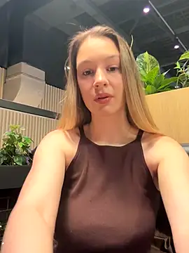 Snapshot of SashaCatt chatting on November 15, 7:49 am SashaCatt online show from November 15, 7:49 am