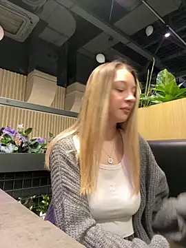 Snapshot of SashaCatt chatting on November 16, 7:36 am SashaCatt online show from November 16, 7:36 am