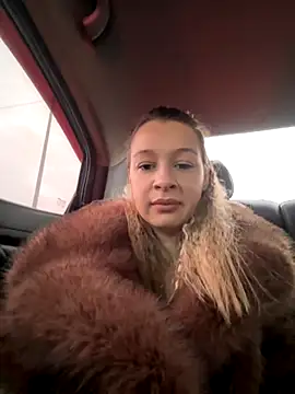 Snapshot of SashaCatt chatting on November 18, 7:02 am SashaCatt online show from November 18, 7:02 am