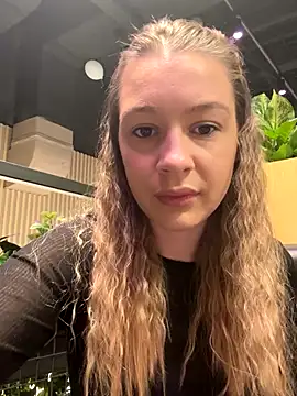 Snapshot of SashaCatt chatting on November 19, 7:30 am SashaCatt online show from November 19, 7:30 am