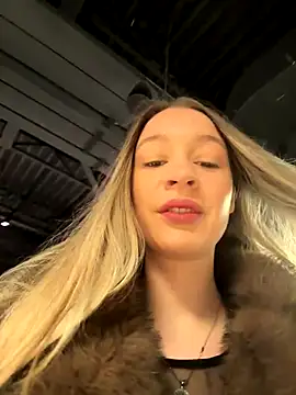 Snapshot of SashaCatt chatting on November 20, 7:19 am SashaCatt online show from November 20, 7:19 am