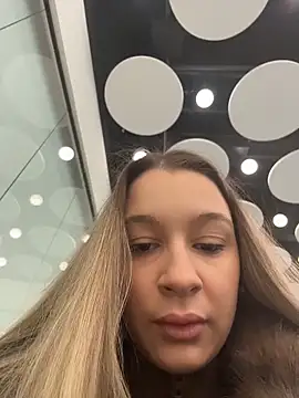 Snapshot of SashaCatt chatting on November 26, 7:42 am SashaCatt online show from November 26, 7:42 am