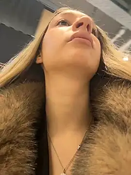 Snapshot of SashaCatt chatting on November 27, 7:32 am SashaCatt online show from November 27, 7:32 am