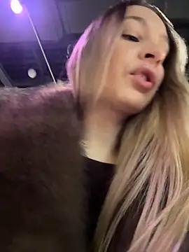 Snapshot of SashaCatt chatting on November 28, 7:33 am SashaCatt online show from November 28, 7:33 am