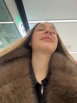 Snapshot of SashaCatt chatting on November 29, 8:28 am SashaCatt online show from November 29, 8:28 am