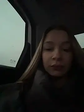 Snapshot of SashaCatt chatting on December 4, 7:06 am SashaCatt online show from December 4, 7:06 am