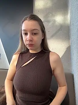 Snapshot of SashaCatt chatting on December 14, 9:03 am SashaCatt online show from December 14, 9:03 am