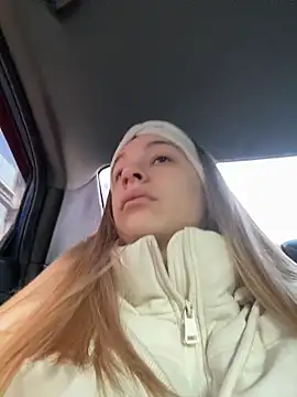 Snapshot of SashaCatt chatting on February 15, 7:05 am SashaCatt online show from February 15, 7:05 am