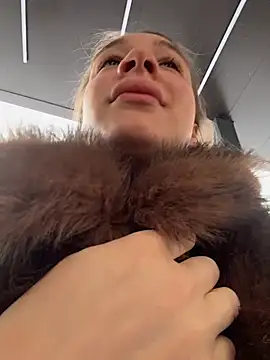 Snapshot of SashaCatt chatting on February 17, 9:06 am SashaCatt online show from February 17, 9:06 am