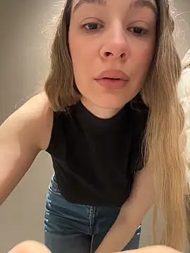 Snapshot of SashaCatt chatting on February 18, 7:48 am SashaCatt online show from February 18, 7:48 am