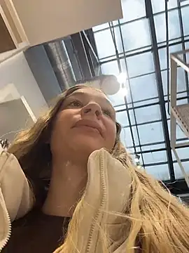 Snapshot of SashaCatt chatting on February 20, 7:54 am SashaCatt online show from February 20, 7:54 am