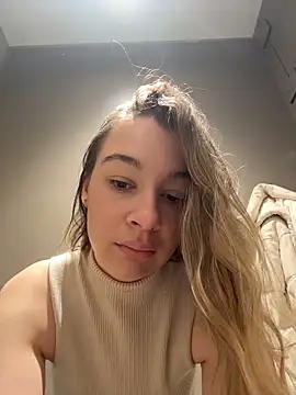 Snapshot of SashaCatt chatting on February 23, 8:12 am SashaCatt online show from February 23, 8:12 am