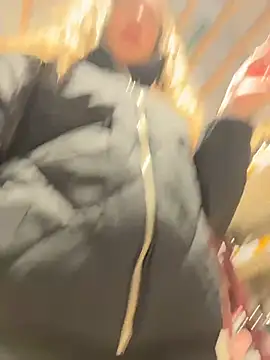 Snapshot of SashaCatt chatting on March 8, 8:18 am SashaCatt online show from March 8, 8:18 am