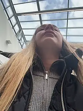 Snapshot of SashaCatt chatting on March 9, 9:13 am SashaCatt online show from March 9, 9:13 am