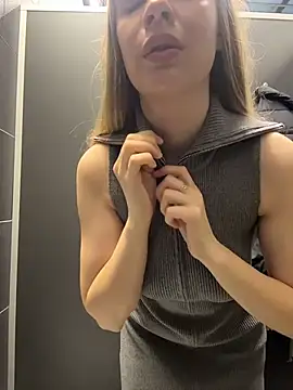 Snapshot of SashaCatt chatting on March 13, 8:43 am SashaCatt online show from March 13, 8:43 am