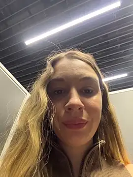 Snapshot of SashaCatt chatting on March 14, 8:42 am SashaCatt online show from March 14, 8:42 am