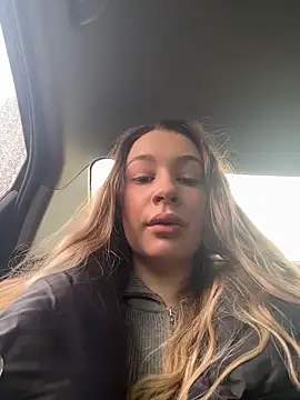 Snapshot of SashaCatt chatting on March 16, 8:40 am SashaCatt online show from March 16, 8:40 am