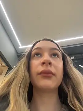 Snapshot of SashaCatt chatting on March 19, 9:02 am SashaCatt online show from March 19, 9:02 am