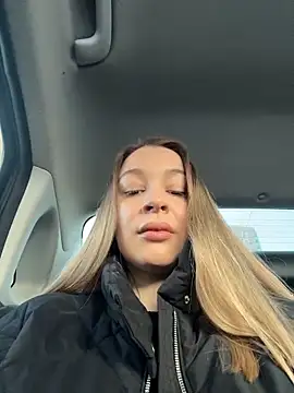 Snapshot of SashaCatt chatting on March 20, 9:14 am SashaCatt online show from March 20, 9:14 am