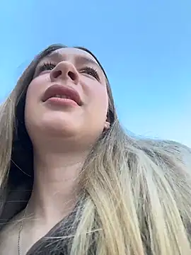 Snapshot of SashaCatt chatting on March 22, 8:40 am SashaCatt online show from March 22, 8:40 am