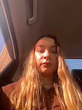 Snapshot of SashaCatt chatting on March 23, 9:02 am SashaCatt online show from March 23, 9:02 am